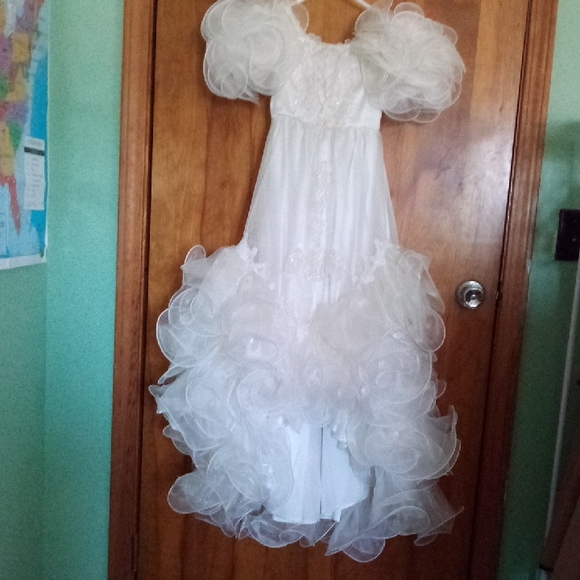 Elegant White Kids Formal Dress - Picture 1 of 8